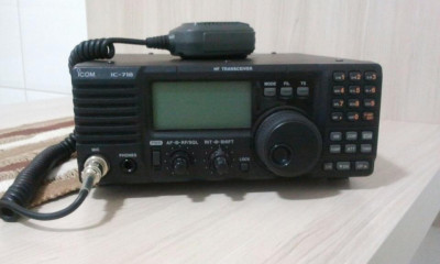 vendo radio muito novo ic 718 caixa e manual. ( VENDIDO)