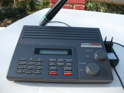 SCANNER   UNIDEN  BEARCAT