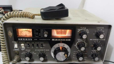 Yaesu FT-101 (primeira edição, segunda série) R$ 1000,00