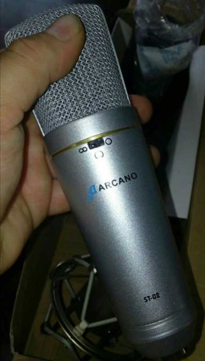 MICROFONE DE ESTÚDIO COM CAIXA E SUPORTE ARANHA. TROCO POR ALGO DE MEU INTERESSE.