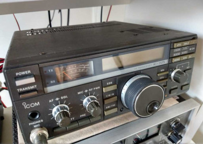 HF ICOM IC-725