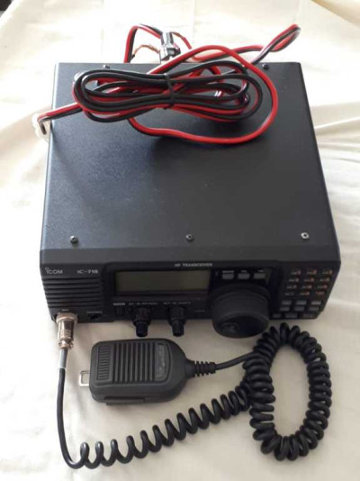 Vendo IC-718 + acoplador AT-130